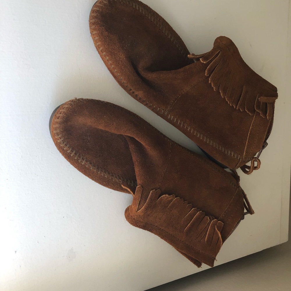 Minnotonka Brown Suede Moccasins